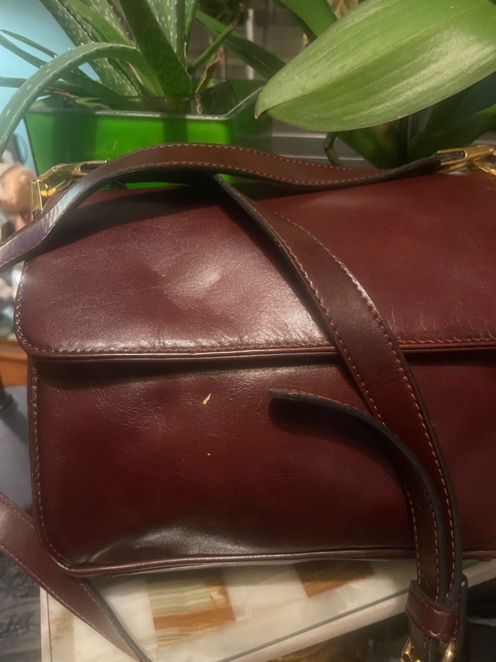 Mano vintage genuine leather crossbody. EUC